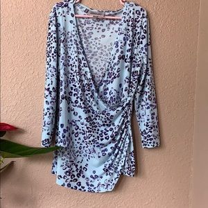 Jennifer Lopez blue leopard print half sleeve top